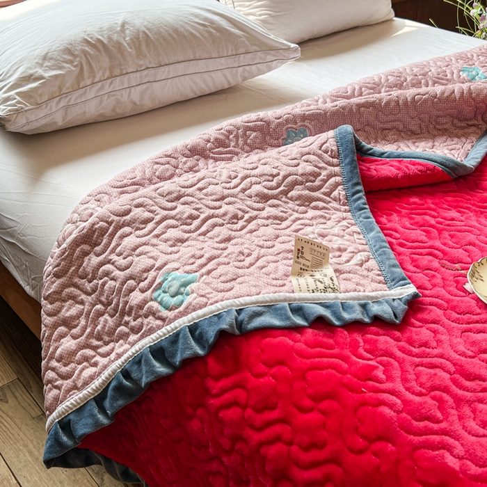 91家纺网 家纺一手货源 找家纺 有品 2025年牛奶绒花边5D跑量款夹棉床盖 国色天香