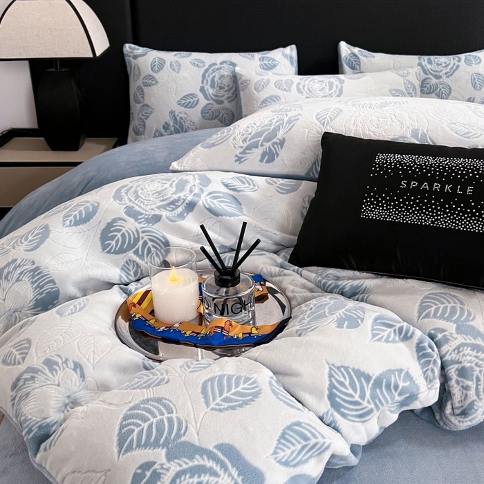 91家纺网 家纺一手货源 找家纺 HL原创 2024新款轻奢风雕花牛奶绒四件套 玫瑰庄园-蓝