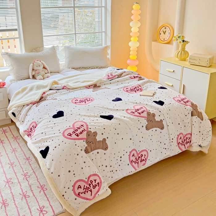 91家纺网 家纺一手货源 找家纺 鑫喜莱家纺 2024新款牛奶绒羊羔绒盖毯毛毯毯子午睡毯 多巴胺小兔