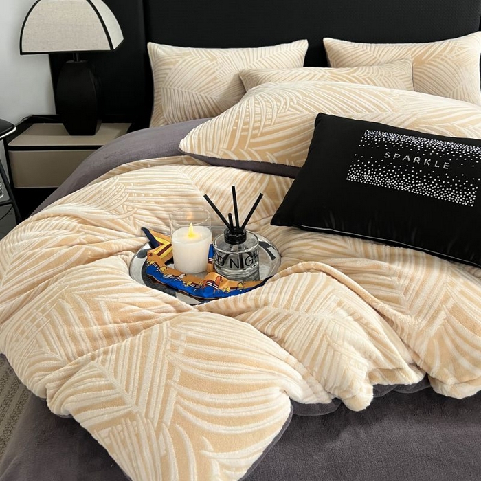 91家纺网 家纺一手货源 找家纺 HL原创 2024新款轻奢风雕花牛奶绒四件套 丛林-黄