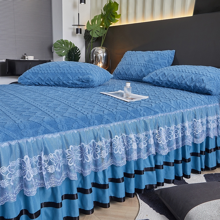 91家纺网 家纺一手货源 找家纺 艾裙海 2025新款180克塔肤绒蕾丝床裙 孔雀蓝