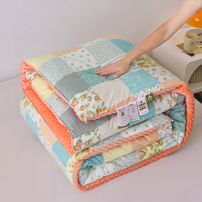 91家纺网 家纺一手货源 找家纺 爱宝被业 2025新款水洗棉双层纱豆豆绒被 卡西欧