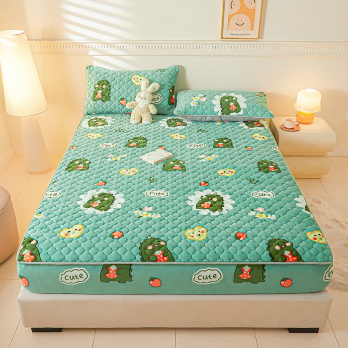 91家纺网 家纺一手货源 找家纺 卡伦家纺 2025新款A类牛奶绒大豆纤维抗菌夹棉床笠 呆萌恐龙