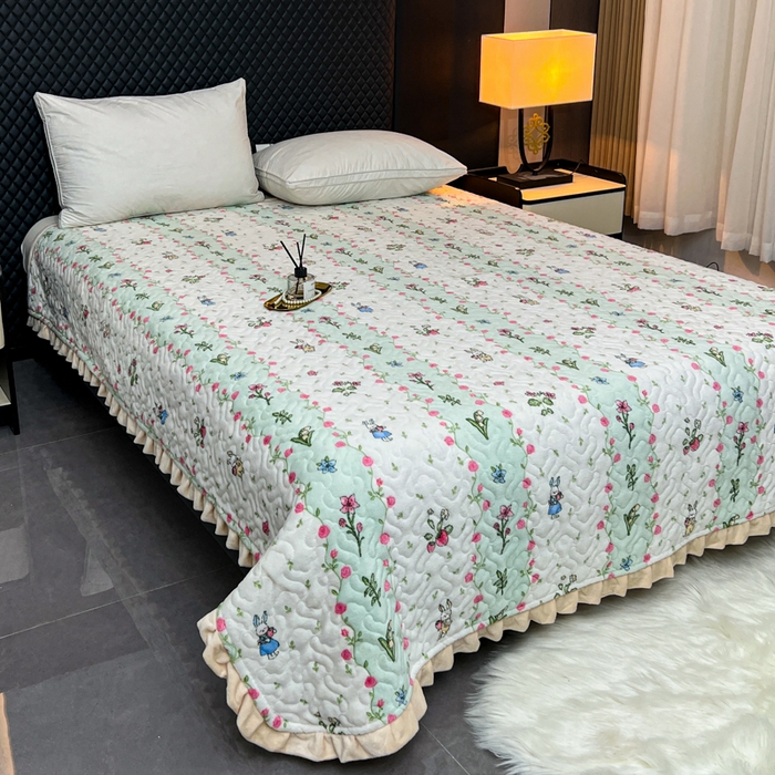 91家纺网 家纺一手货源 找家纺 有品 2025年牛奶绒花边5D跑量款夹棉床盖 花西子