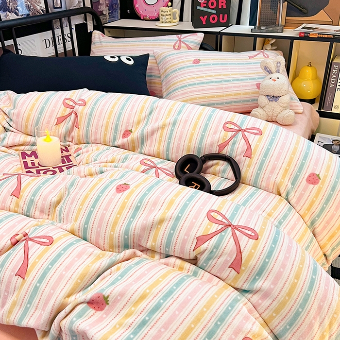 91家纺网 家纺一手货源 找家纺 HL原创 2024新款黑色场景印花牛奶绒四件套 彩虹糖