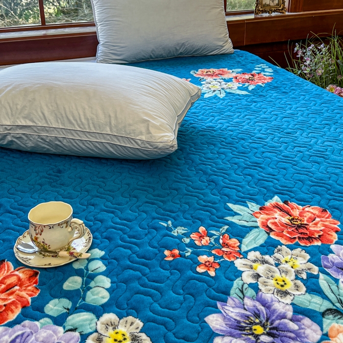 91家纺网 家纺一手货源 找家纺 有品 2025年牛奶绒花边5D跑量款夹棉床盖 富贵花开