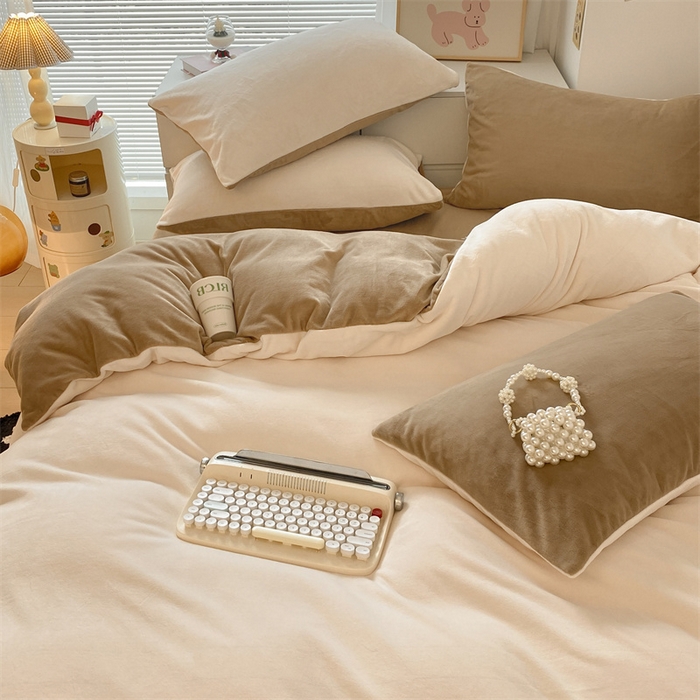 91家纺网 家纺一手货源 找家纺 857家居 2024新款A类牛奶绒纯色双拼四件套 巧克力奶昔