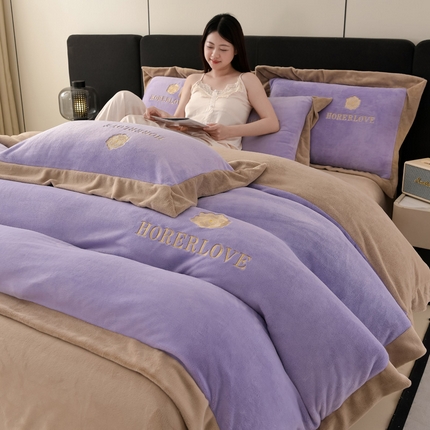 91家纺网 家纺一手货源 找家纺 （总）湘雪家居  2025新款高克重纯色刺绣宽边款牛奶绒四件套