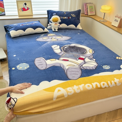 91家纺网 家纺一手货源 找家纺 孩子王 2024新款太空人卡通床笠单件床罩冬季加厚牛奶绒床垫保护罩全包床单套 银河漫游