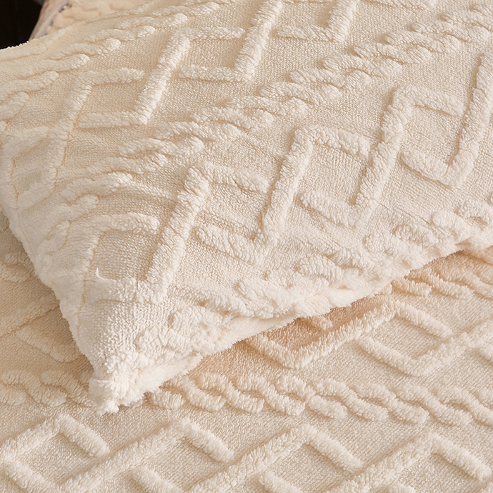 91家纺网 家纺一手货源 找家纺 艾裙海 2025新款180克塔肤绒蕾丝床裙 暖白