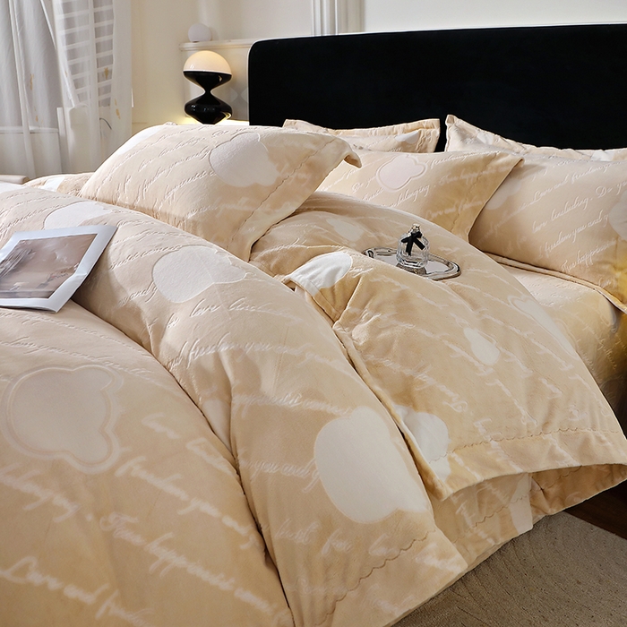 91家纺网 家纺一手货源 找家纺 席之家 2024新款A类平雕印花全消光260克雅丝绒四件套驼