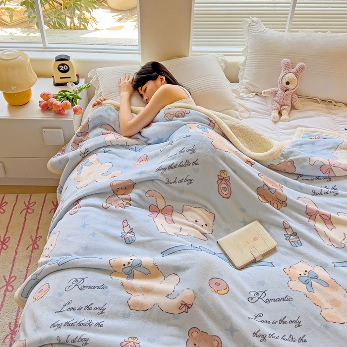 91家纺网 家纺一手货源 找家纺 鑫喜莱家纺 2024新款牛奶绒羊羔绒盖毯毛毯毯子午睡毯 蝴蝶结小猫