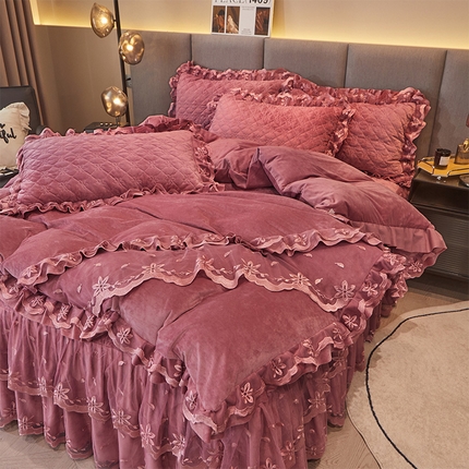 91家纺网 家纺一手货源 找家纺 瑞宝 2025新款欧式加厚宝宝绒蕾丝刺绣床裙四件套-盛世岚黛 盛世岚黛-豆沙