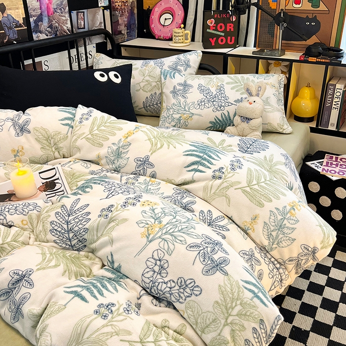 91家纺网 家纺一手货源 找家纺 HL原创 2024新款黑色场景印花牛奶绒四件套 森林奇缘