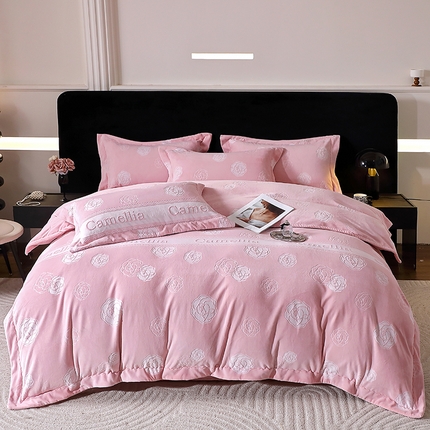 91家纺网 家纺一手货源 找家纺 （总）席之家 2024新款A类平雕印花全消光260克雅丝绒四件套