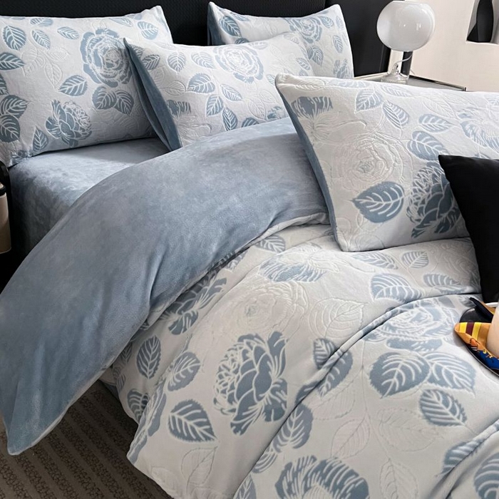 91家纺网 家纺一手货源 找家纺 HL原创 2024新款轻奢风雕花牛奶绒四件套 玫瑰庄园-蓝