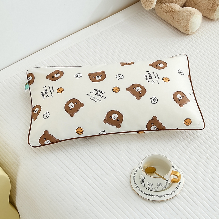 91家纺网 家纺一手货源 找家纺 2024新款A类60支印花儿童枕头套 饼干熊咖