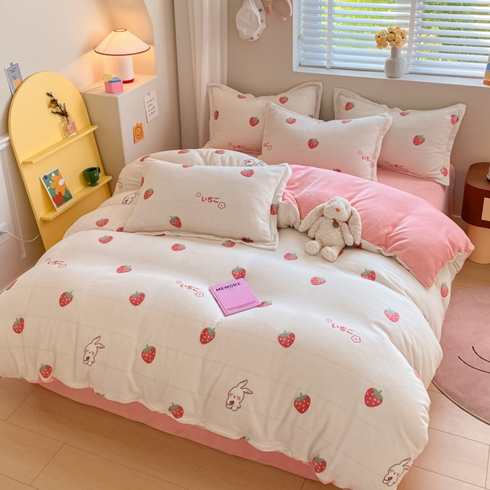 91家纺网 家纺一手货源 找家纺 梦之岛 2024新款高克重小清新印花牛奶绒保暖四件套 草莓兔