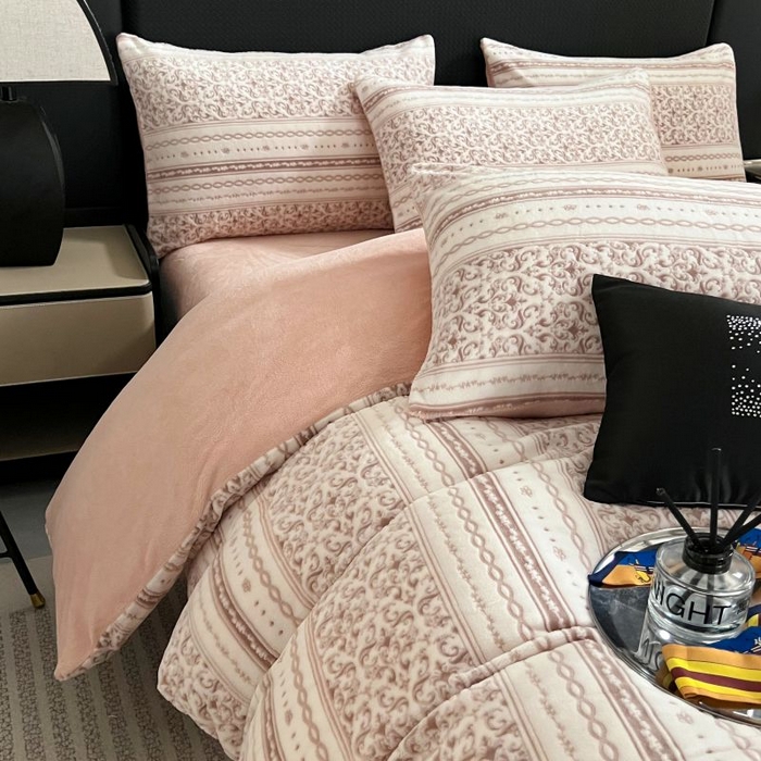 91家纺网 家纺一手货源 找家纺 HL原创 2024新款轻奢风雕花牛奶绒四件套 安娜