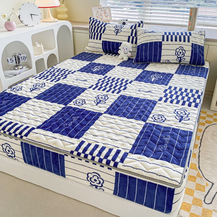 91家纺网 家纺一手货源 找家纺 卡伦家纺 2025新款A类牛奶绒大豆纤维抗菌夹棉床笠 花开一夏