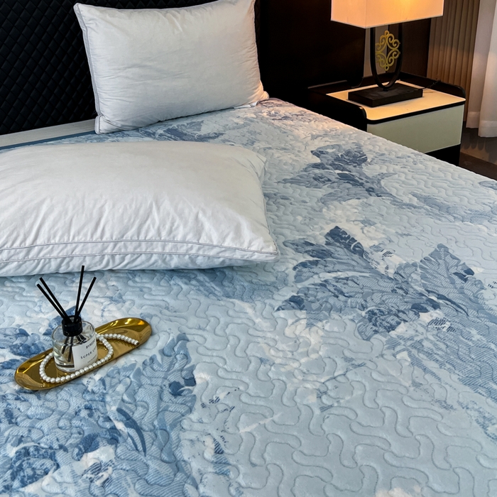 91家纺网 家纺一手货源 找家纺 有品 2025年牛奶绒花边5D跑量款夹棉床盖 国雅