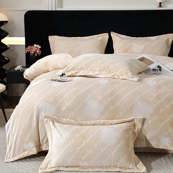 91家纺网 家纺一手货源 找家纺 席之家 2024新款A类平雕印花全消光260克雅丝绒四件套驼