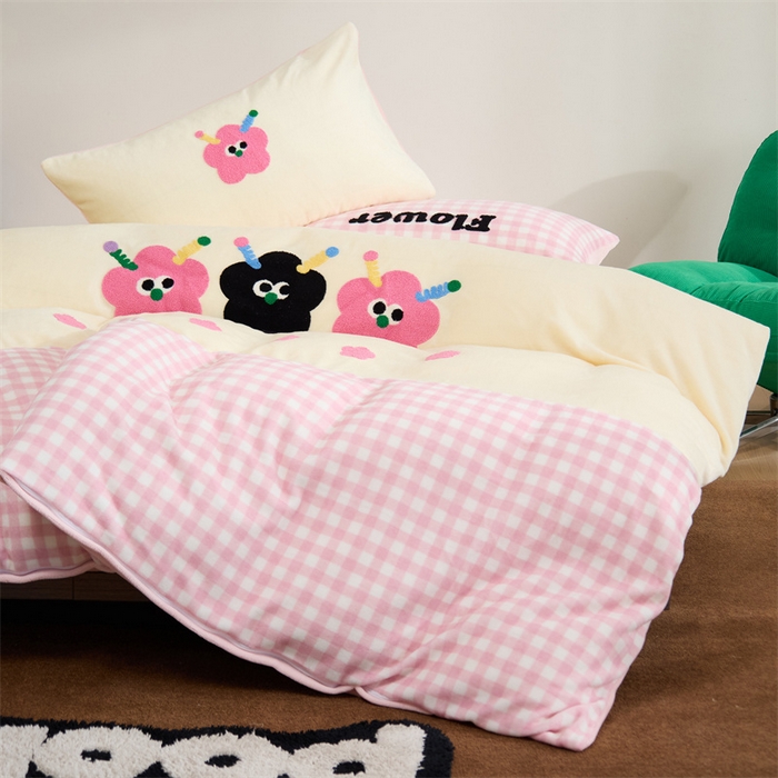 91家纺网 家纺一手货源 找家纺 呗旺鹿 2024新款高克重小清新拼接款毛巾绣牛奶绒四件套原创 花花