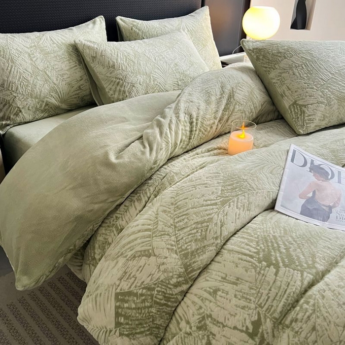 91家纺网 家纺一手货源 找家纺 HL原创 2024新款轻奢风雕花牛奶绒四件套 秘境-绿