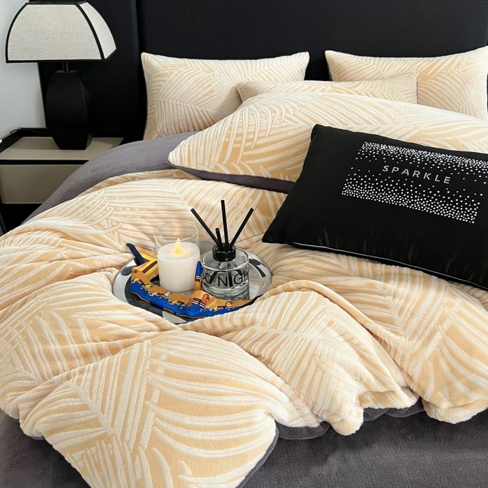 91家纺网 家纺一手货源 找家纺 HL原创 2024新款轻奢风雕花牛奶绒四件套 丛林-黄