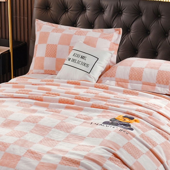 91家纺网 家纺一手货源 找家纺 好艺佳毛毯 2025新款升级多功能3D数码印花毛毯 被套两用拉舍尔云毯 小熊棋盘格