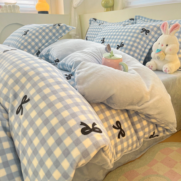 91家纺网 家纺一手货源 找家纺 梦之岛 2024新款高克重小清新印花牛奶绒保暖四件套 蝴蝶结-天蓝