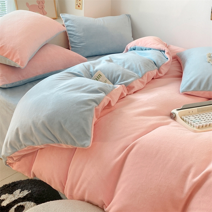 91家纺网 家纺一手货源 找家纺 857家居 2024新款A类牛奶绒纯色双拼四件套 冰激凌粉