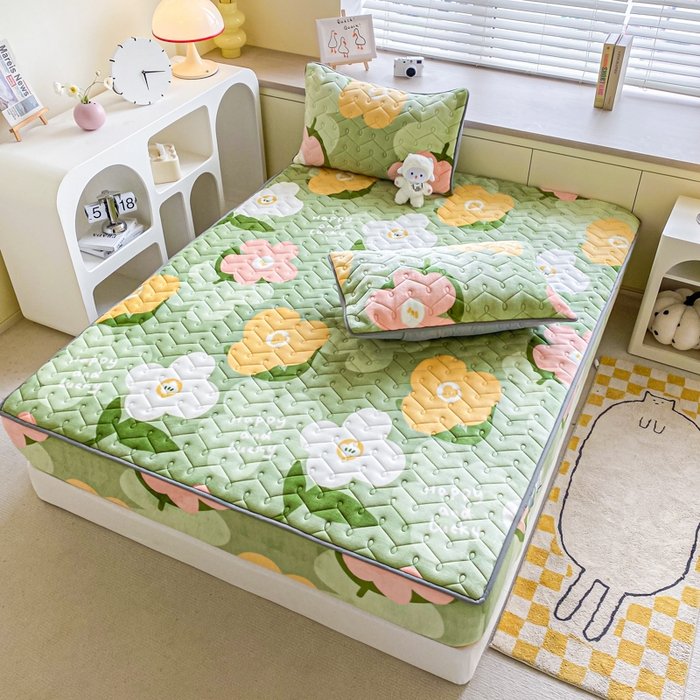 91家纺网 家纺一手货源 找家纺 卡伦家纺 2025新款A类牛奶绒大豆纤维抗菌夹棉床笠 花之谷