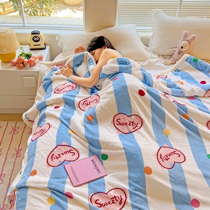 鑫喜莱家纺 2024新款牛奶绒羊羔绒盖毯毛毯毯子午睡毯 条纹爱心蓝
