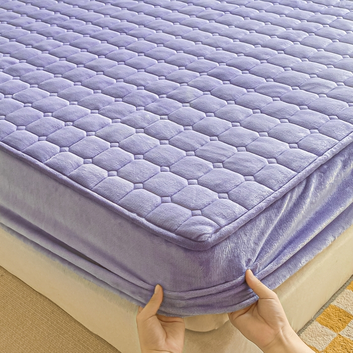 91家纺网 家纺一手货源 找家纺 卡伦家纺 2025新款A类牛奶绒大豆纤维抗菌夹棉床笠 高贵紫