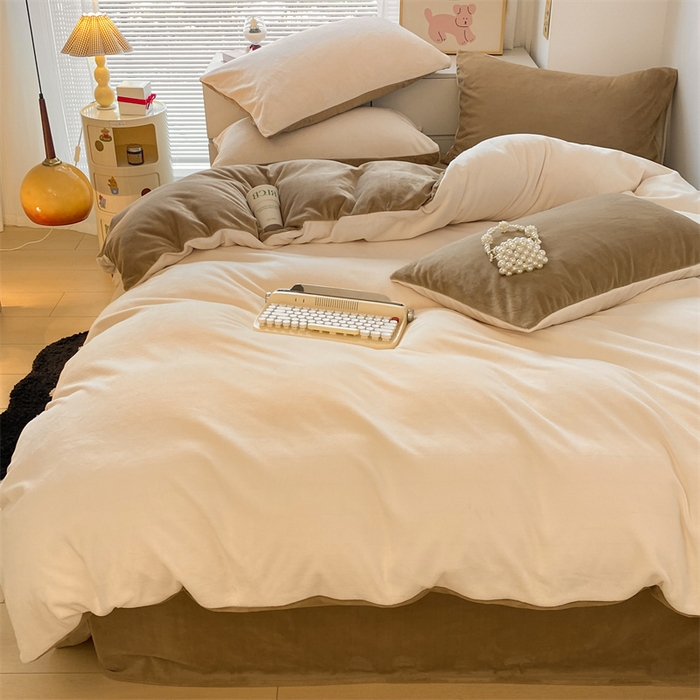 91家纺网 家纺一手货源 找家纺 857家居 2024新款A类牛奶绒纯色双拼四件套 巧克力奶昔