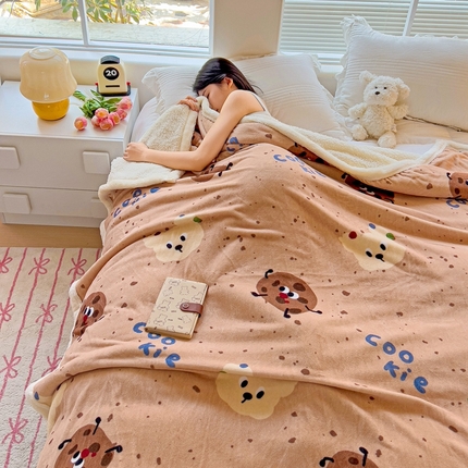 鑫喜莱家纺 2024新款牛奶绒羊羔绒盖毯毛毯毯子午睡毯 波点熊咖