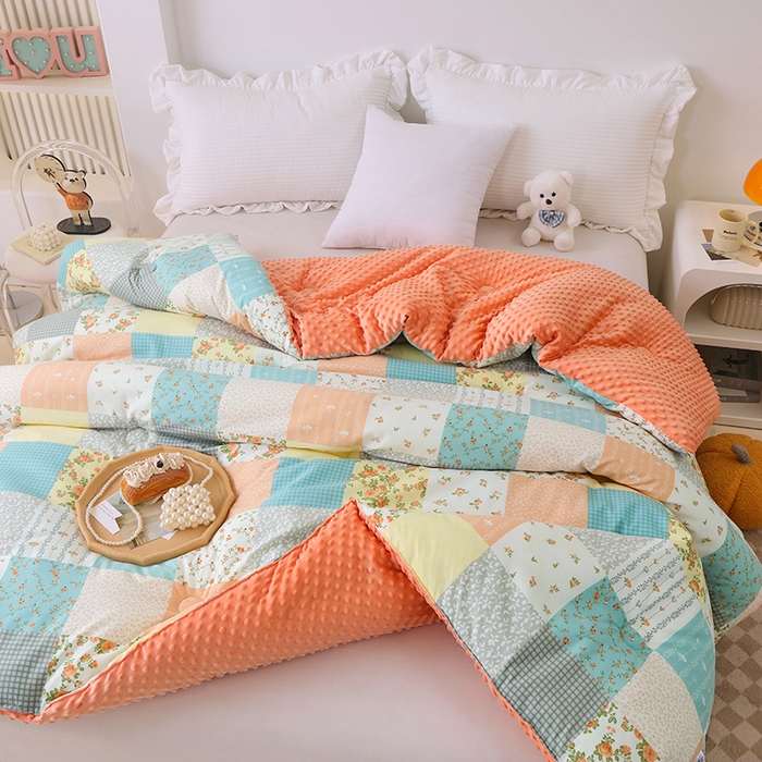 91家纺网 家纺一手货源 找家纺 爱宝被业 2025新款水洗棉双层纱豆豆绒被 卡西欧