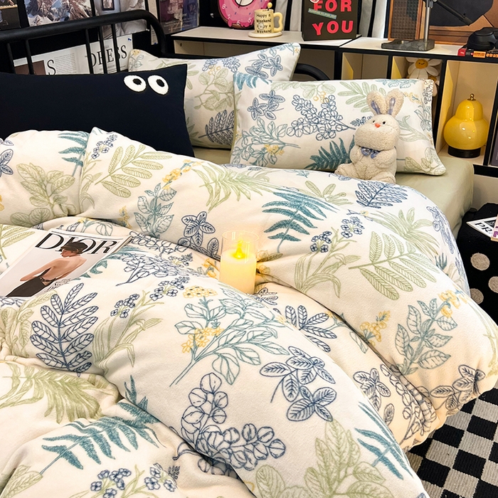 91家纺网 家纺一手货源 找家纺 HL原创 2024新款黑色场景印花牛奶绒四件套 森林奇缘