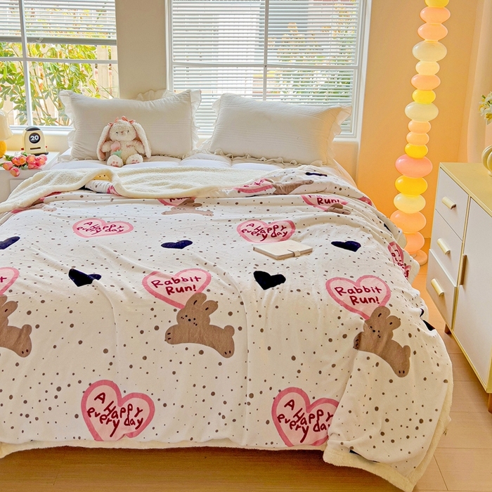 91家纺网 家纺一手货源 找家纺 鑫喜莱家纺 2024新款牛奶绒羊羔绒盖毯毛毯毯子午睡毯 多巴胺小兔