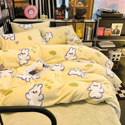 HL原创 2024新款黑色场景印花牛奶绒四件套 兔宝宝