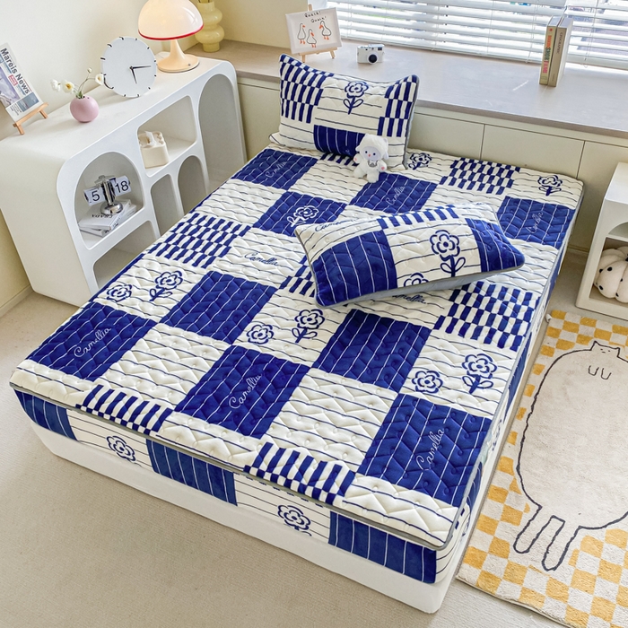 91家纺网 家纺一手货源 找家纺 卡伦家纺 2025新款A类牛奶绒大豆纤维抗菌夹棉床笠 花开一夏