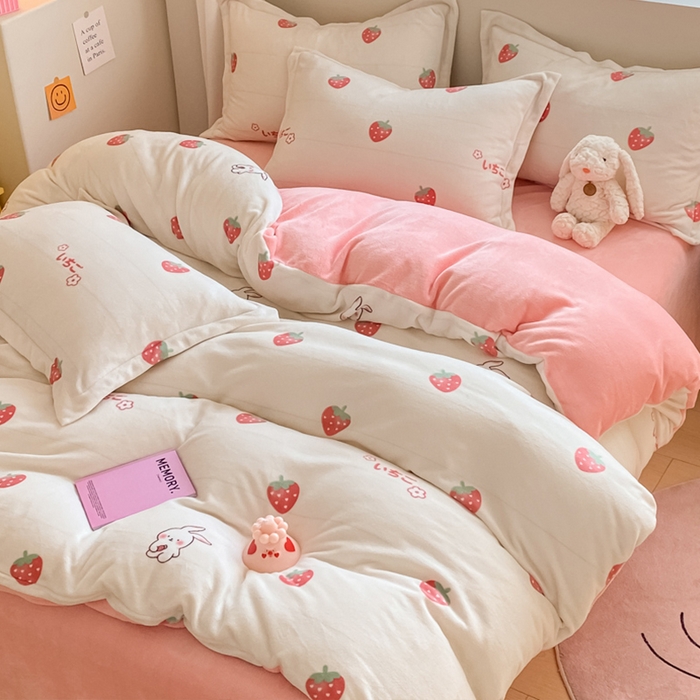 91家纺网 家纺一手货源 找家纺 梦之岛 2024新款高克重小清新印花牛奶绒保暖四件套 草莓兔