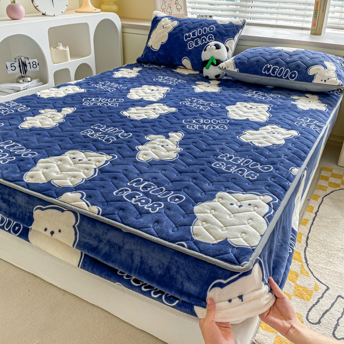 91家纺网 家纺一手货源 找家纺 卡伦家纺 2025新款A类牛奶绒大豆纤维抗菌夹棉床笠 开心乐园