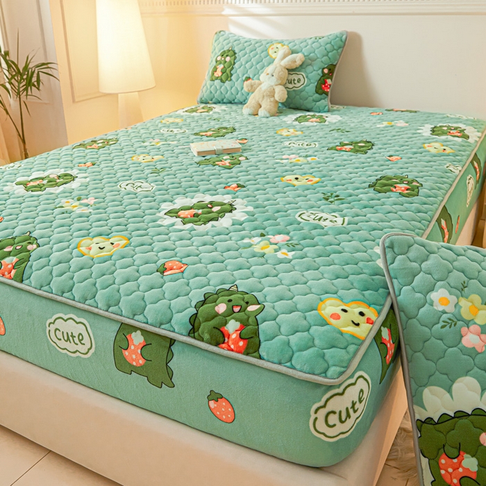 91家纺网 家纺一手货源 找家纺 卡伦家纺 2025新款A类牛奶绒大豆纤维抗菌夹棉床笠 呆萌恐龙