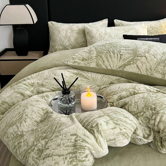 91家纺网 家纺一手货源 找家纺 HL原创 2024新款轻奢风雕花牛奶绒四件套 秘境-绿