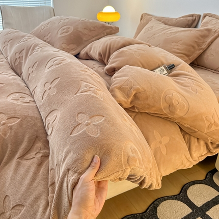 91家纺网 家纺一手货源 找家纺 绒多多 2025新款牛奶绒单被套 卡其