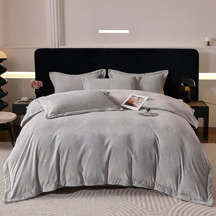 91家纺网 家纺一手货源 找家纺 （总）席之家 2024新款A类平雕印花全消光260克雅丝绒四件套