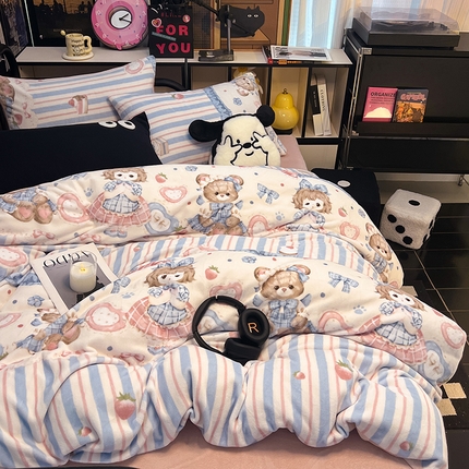 HL原创 2024新款黑色场景印花牛奶绒四件套 洛丽塔公主