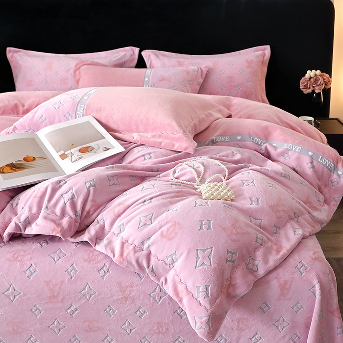 91家纺网 家纺一手货源 找家纺 席之家 2024新款A类平雕印花全消光260克雅丝绒四件套 胭脂粉